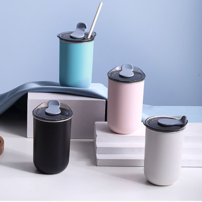 Bottiglie d'acqua isolate con  - Water Tea And Coffee recensione e prezzo